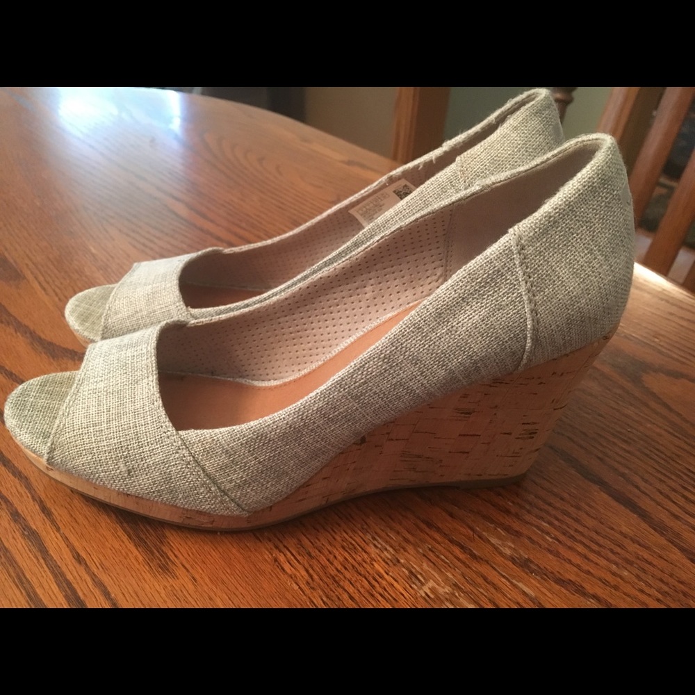TOMS Canvas Wedges - Size 9W
